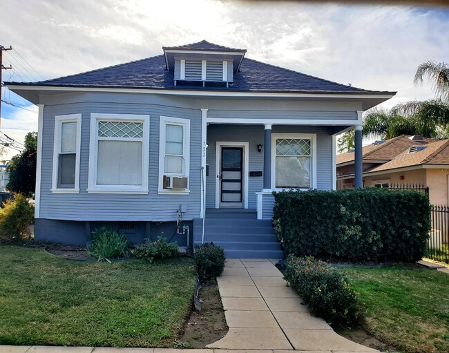 722 E State St Unit #1 - 722 E State St