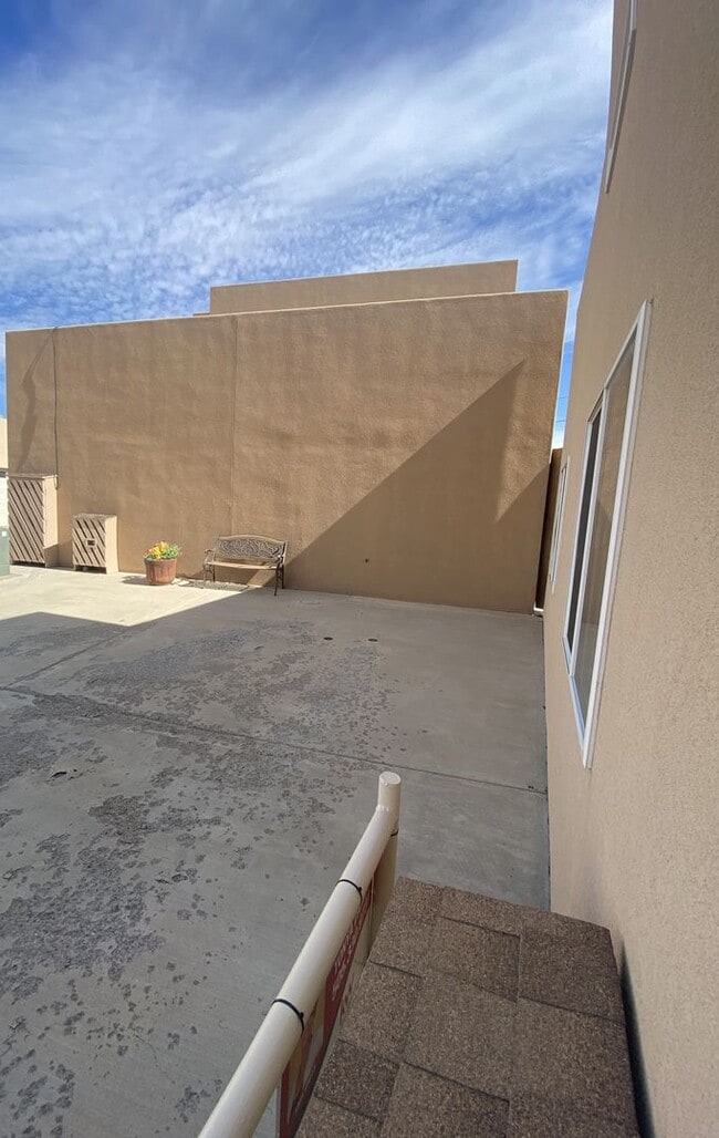 Building Photo - 3900 N. Butler #205