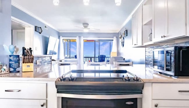 2 Bedroom Condo - Ocean View - On the Boardwalk - Utilities Included! - 2 Bedroom Condo - Ocean View - On the Boardwalk - Utilities Included!