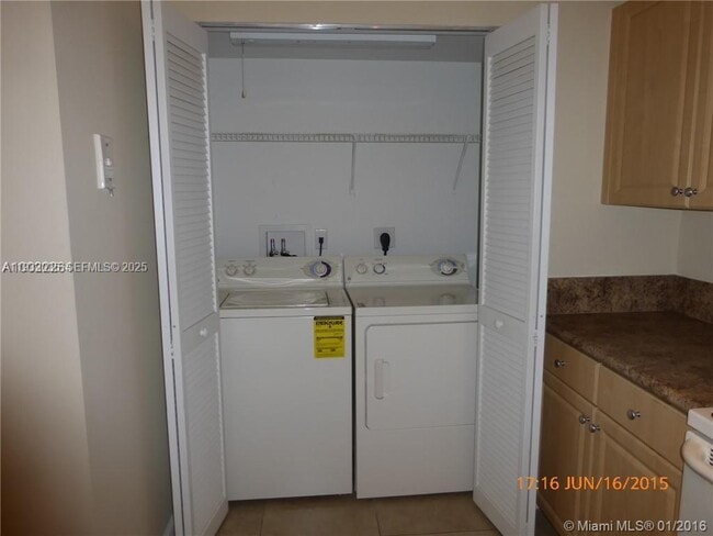 Foto del edificio - 529 E Sheridan St