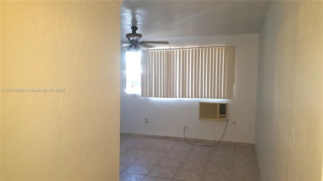 Building Photo - 4610 SW 40th St
