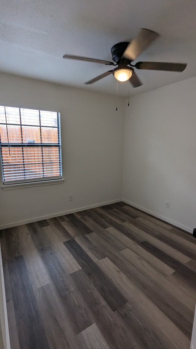 Building Photo - 665 Stonehenge Dr