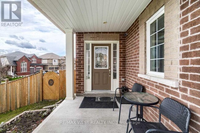 Photo du bâtiment - 1200 Langley Cir