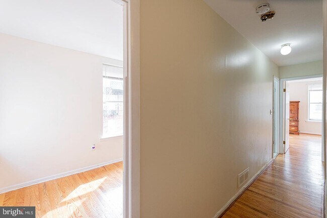 Foto del edificio - 2401 Catharine St