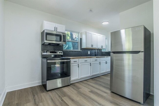 Foto del edificio - 2215 N Elmendorf St