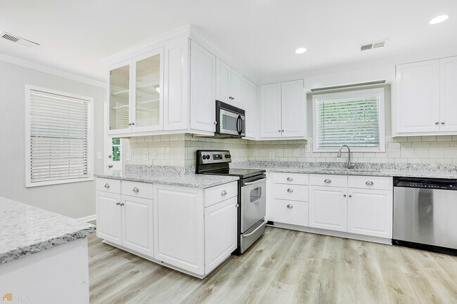 Building Photo - 5065 Shannon Way SW