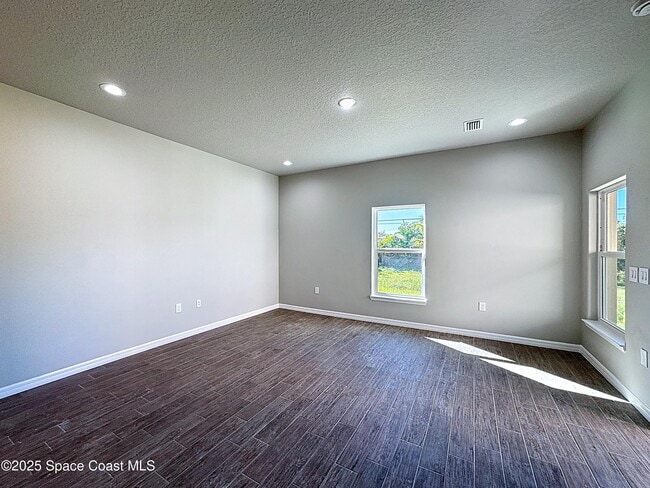 Foto del edificio - 534 L M Davey Ln