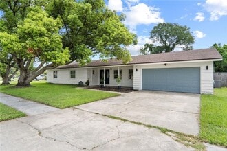 Building Photo - 904 Carvell Dr