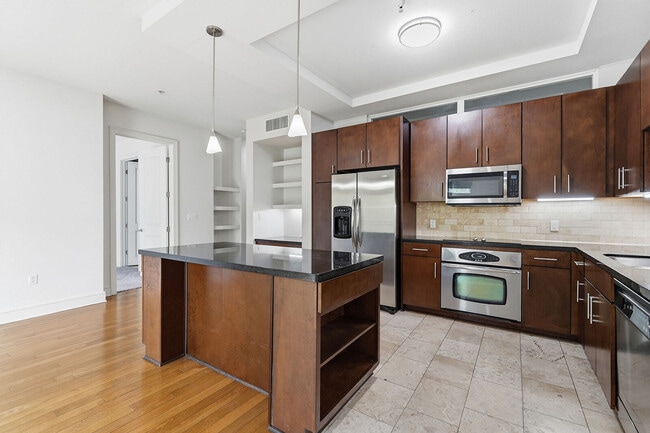 Building Photo - Broadstone Miracle Mile
