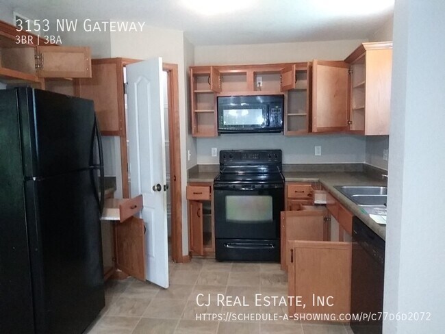 Building Photo - 3153 NW Gateway Dr