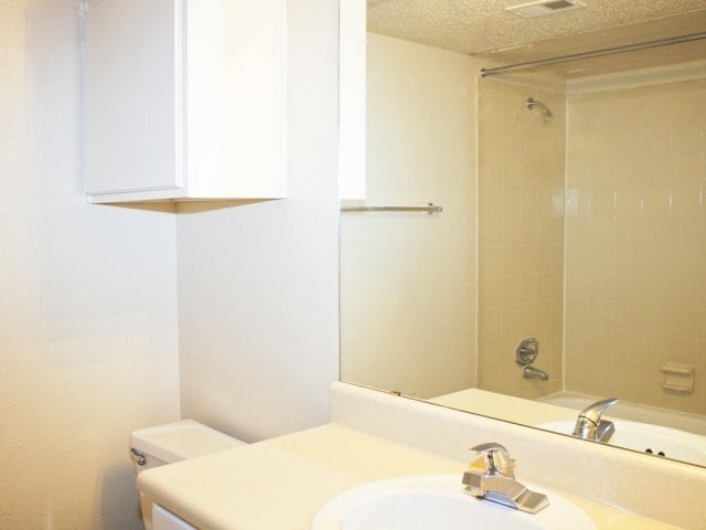 Foto del edificio - 1266 Taylor Draper Ln