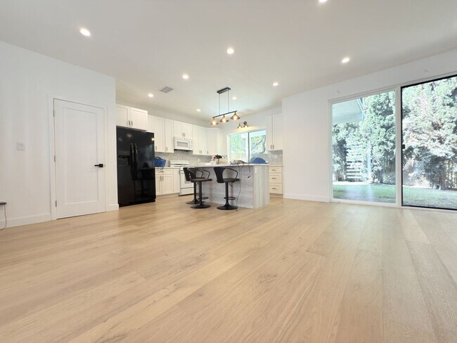 Building Photo - Beautifully Renovated 3-Bedroom Home in We...