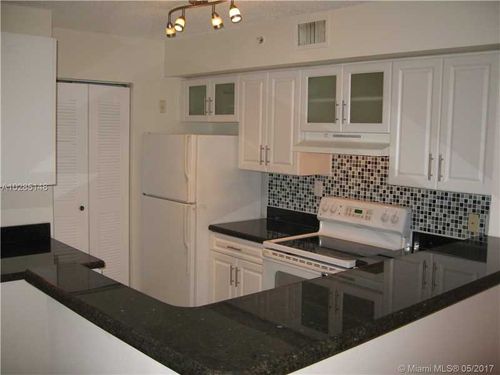 Foto del edificio - 2123 Renaissance Blvd