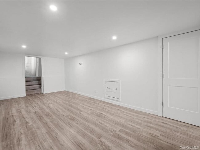 Building Photo - 14 Lois Ln