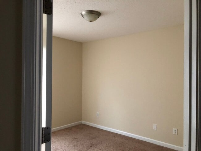 Building Photo - 224 Glade Ln