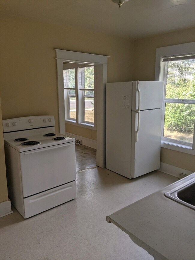 Foto del edificio - New Listing! 3+ bedroom/2bath Close to Everything!!