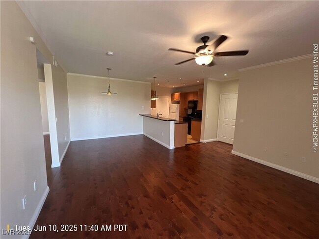 Foto del edificio - 2900 Sunridge Heights Pkwy