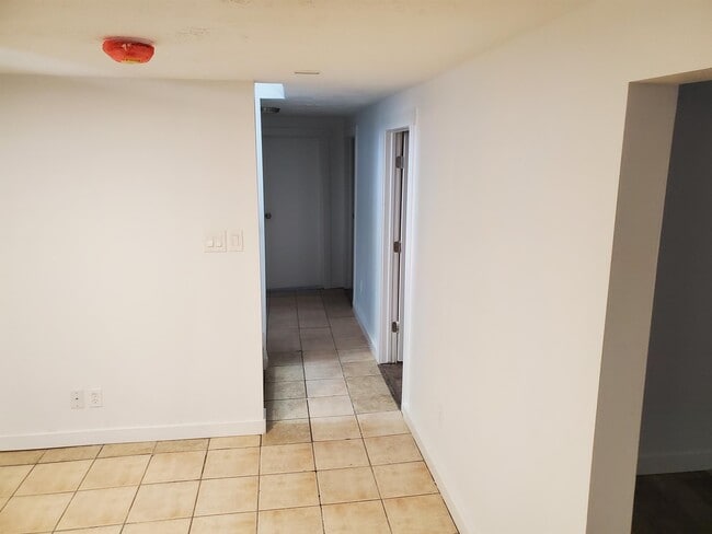 Building Photo - 1005 W 500 N