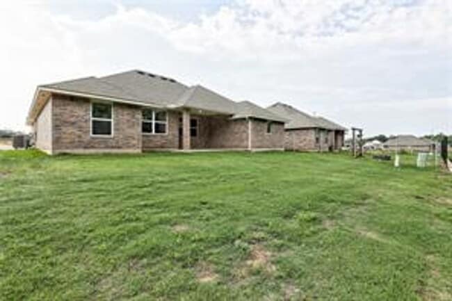 Building Photo - For Lease in Moore, Newer Home in Edgewate...