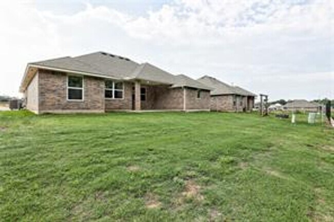 Foto del edificio - For Lease in Moore, Newer Home in Edgewate...