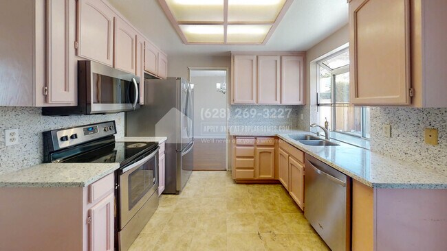 Building Photo - 405 Fieldstone Dr