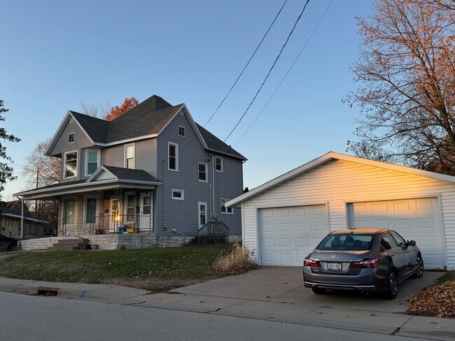 Vista del lado este - 140 E Lewis St