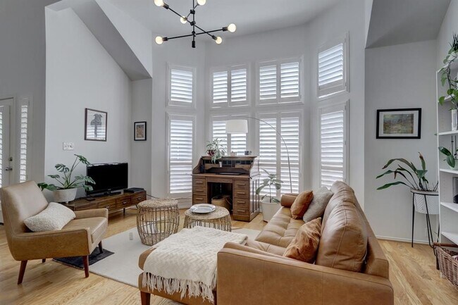 Foto del edificio - 1237 W 17th St