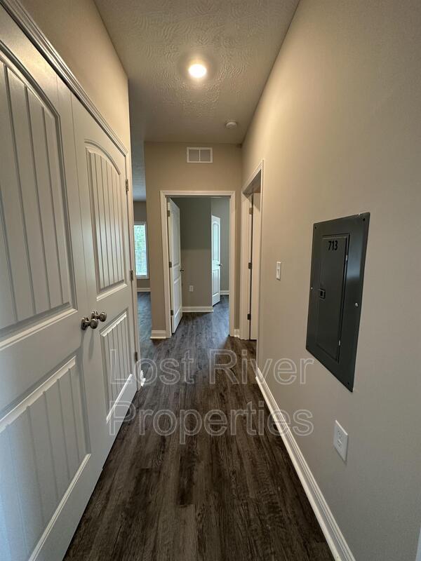 Primary Photo - 4496 Wilford Ln