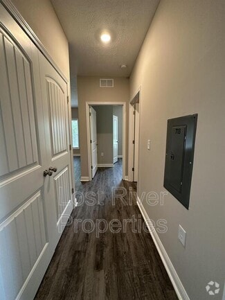 Building Photo - 4496 Wilford Ln