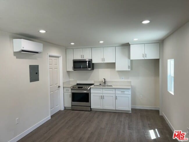 Building Photo - 5616 Vonnie Ln