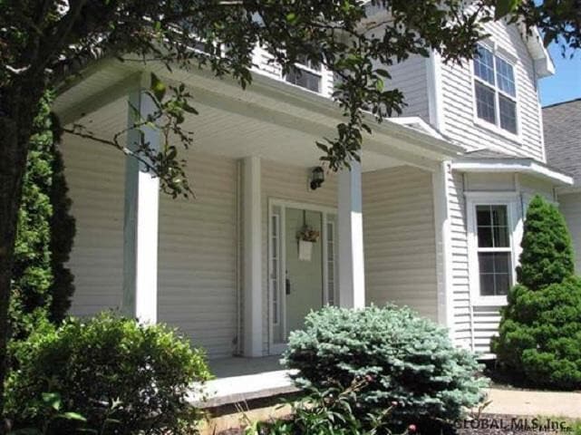 Building Photo - 7 Westbury Dr
