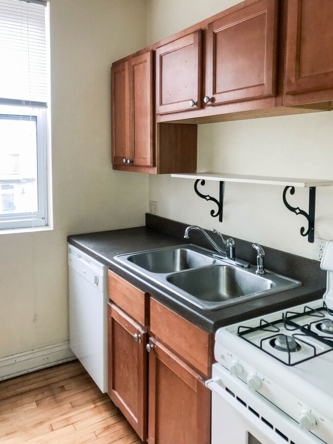 Building Photo - 5208 N Leavitt St