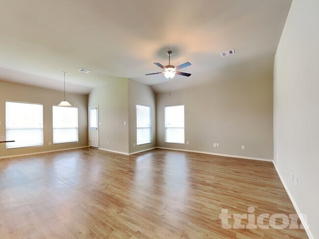 Foto del edificio - 955 Oak Falls Dr