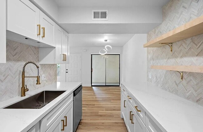 Foto del edificio - 353 N Hermosa Dr