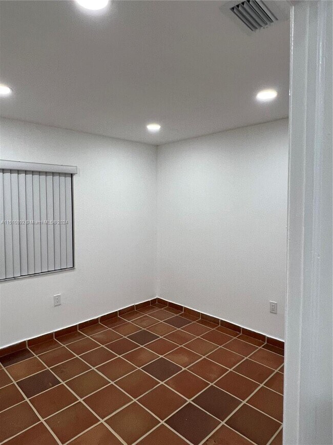 Building Photo - 6611 SW 137th Ct