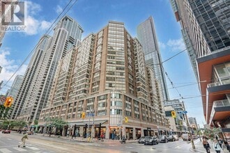 Building Photo - 44 Gerrard St W