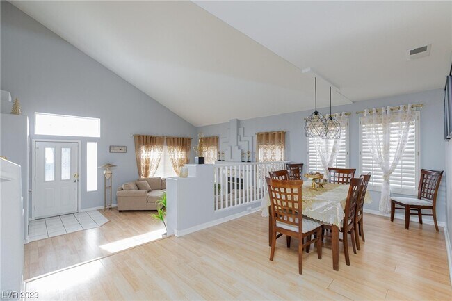 Foto del edificio - 7834 W Gilmore Ave