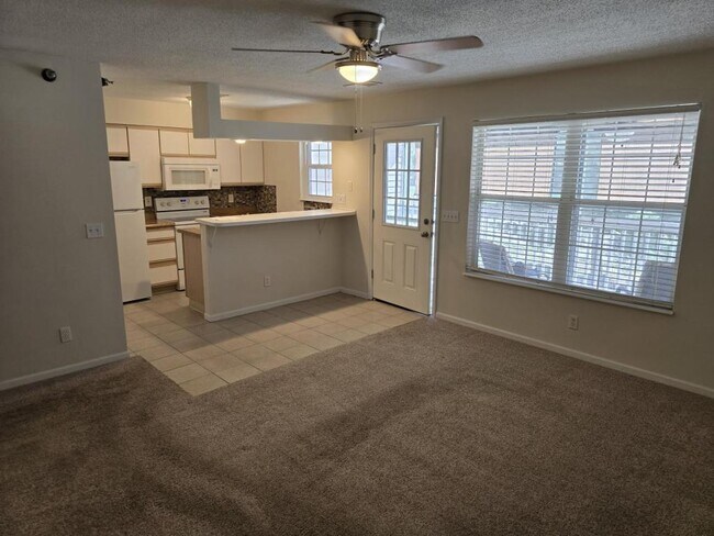 Foto del edificio - 2306 NE 68th St