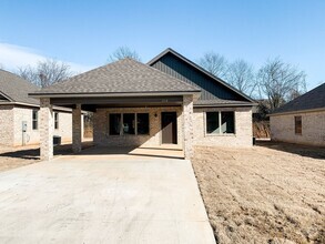 Building Photo - 264 Wolf Den Dr