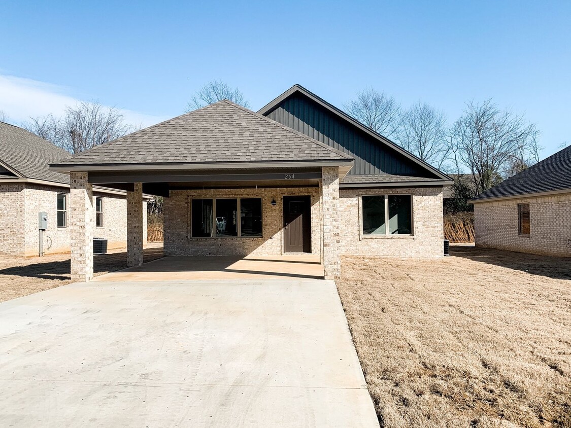 Primary Photo - 264 Wolf Den Dr