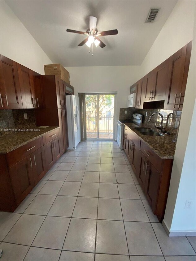 Foto principal - 7500 W 20th Ave