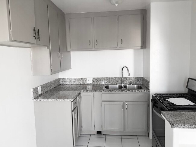 Foto del edificio - 14845 Blythe St