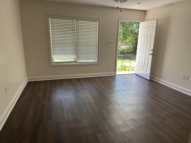 Foto del edificio - 2209 E Park Ave