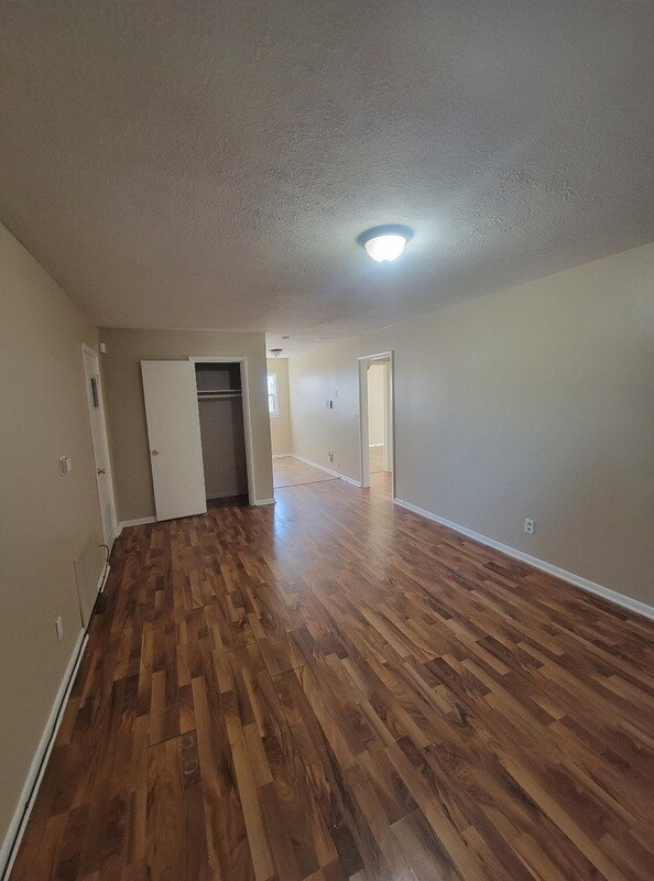 Foto del edificio - 6005 Dickson Rd