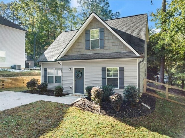 Building Photo - 3420 Auburn Dr