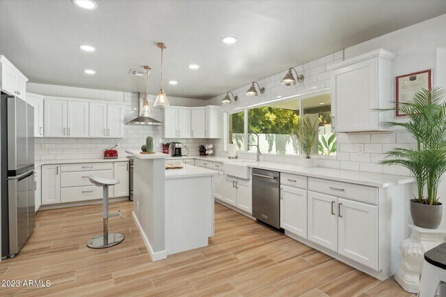 Building Photo - 8638 E Thoroughbred Trail