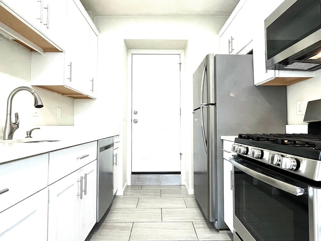 Primary Photo - 478 Saratoga St