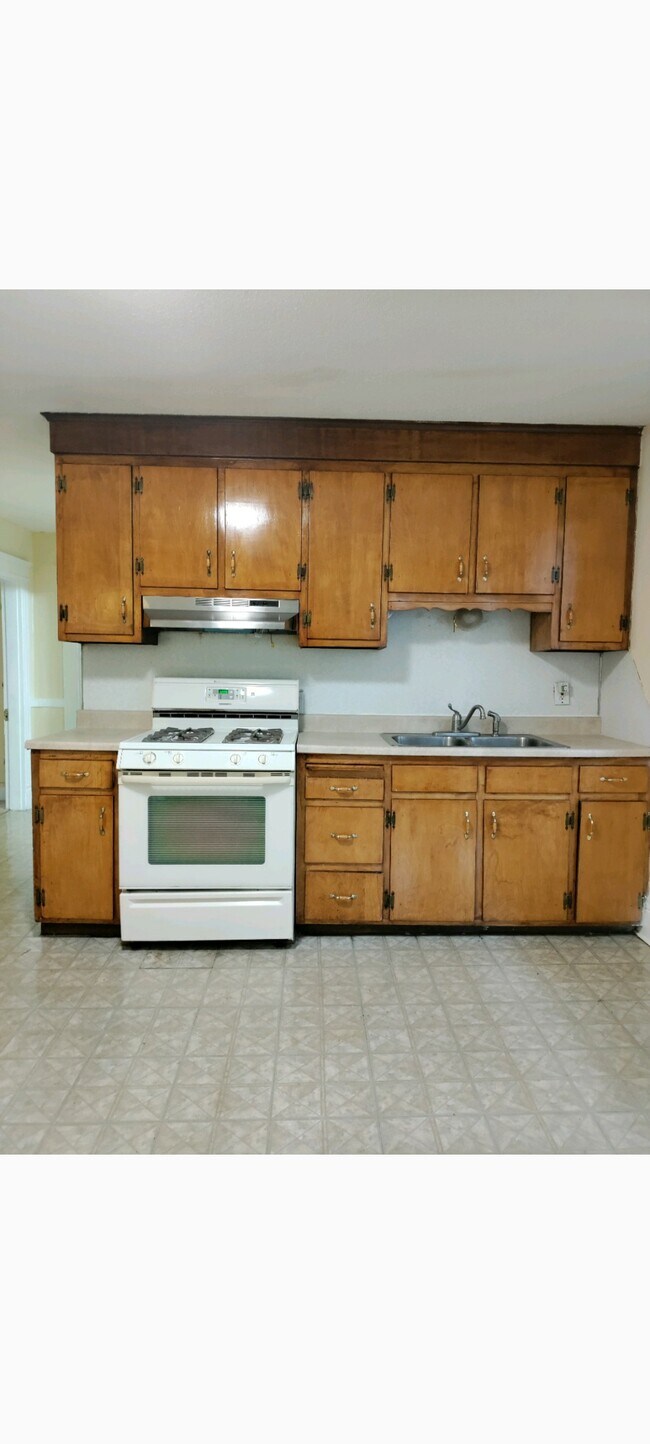 Kitchen - 86 Wolcott St