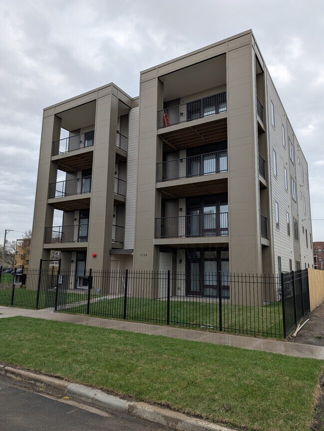 Building Photo - 1534 E 66th Pl