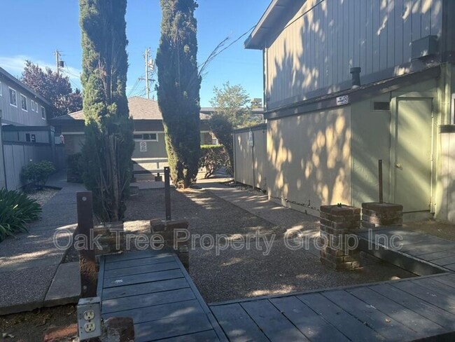 Building Photo - 623 F St